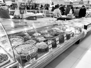 回访纪实 地利生鲜与新隆嘉仍存裸卖及塑料包装袋销售问题